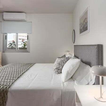 Apartment With Terrace - City Center And Near The Beach