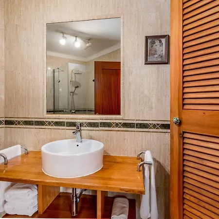 Apartment With Terrace - City Center And Near The Beach Marbella