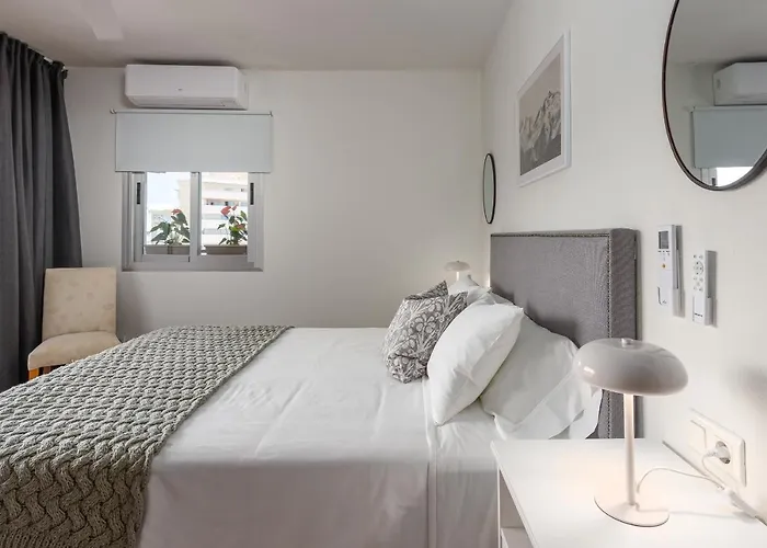 Apartament With Terrace - Center And Near The